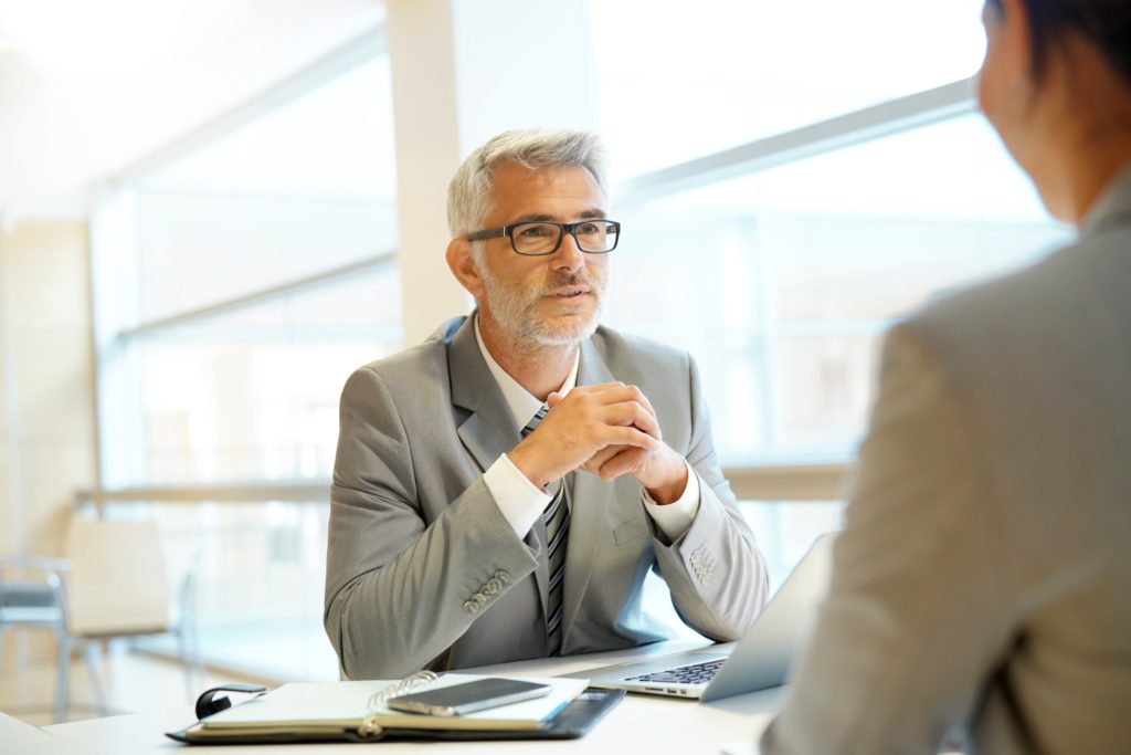 deux hommes en entretien professionnel